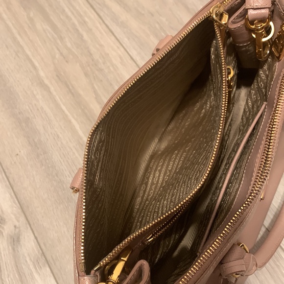 Prada Saffiano Lux Galleria Double-Zip Tote Cammeo - Picture 16 of 16